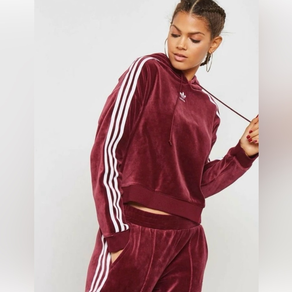 NWT✨ ADIDAS VELOUR TRACKSUIT🧱